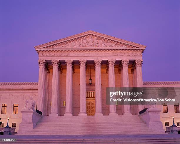 supreme court building at dusk - tympanon stock-fotos und bilder