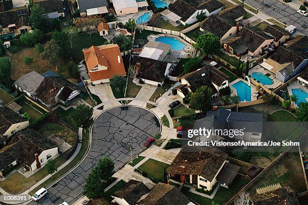 aerial of suburban cul-de-sac - sac 個照片及圖片檔