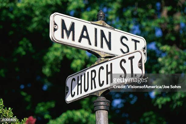 sign post at corner of main st. and church st. - main 個照片及圖片檔