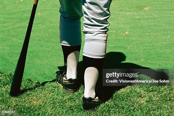 legs of baseball player - baseball cleats fotografías e imágenes de stock