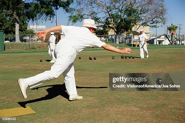 man delivering ball in lawn bowling - lawn bowling stock-fotos und bilder