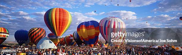 balloons being launched - festival de balonismo imagens e fotografias de stock