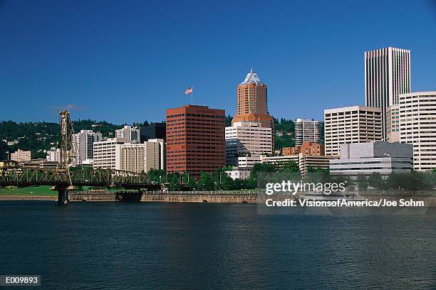 portland and the willamette river - willamette river stock pictures, royalty-free photos & images