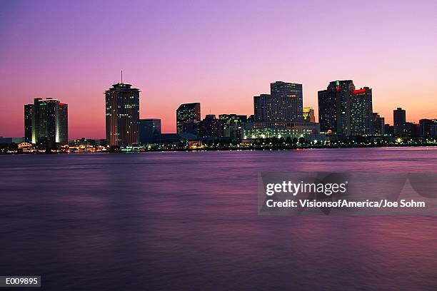 new orleans skyline at twilight - new orleans imagens e fotografias de stock