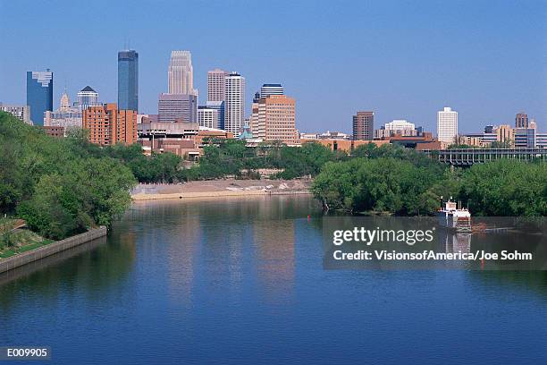 mississippi river with minneapolis beyond - category:protected_areas_of_washington_county,_mississippi stock pictures, royalty-free photos & images