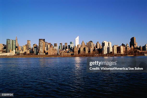 sprawling new york city skyline - sprawling stock pictures, royalty-free photos & images