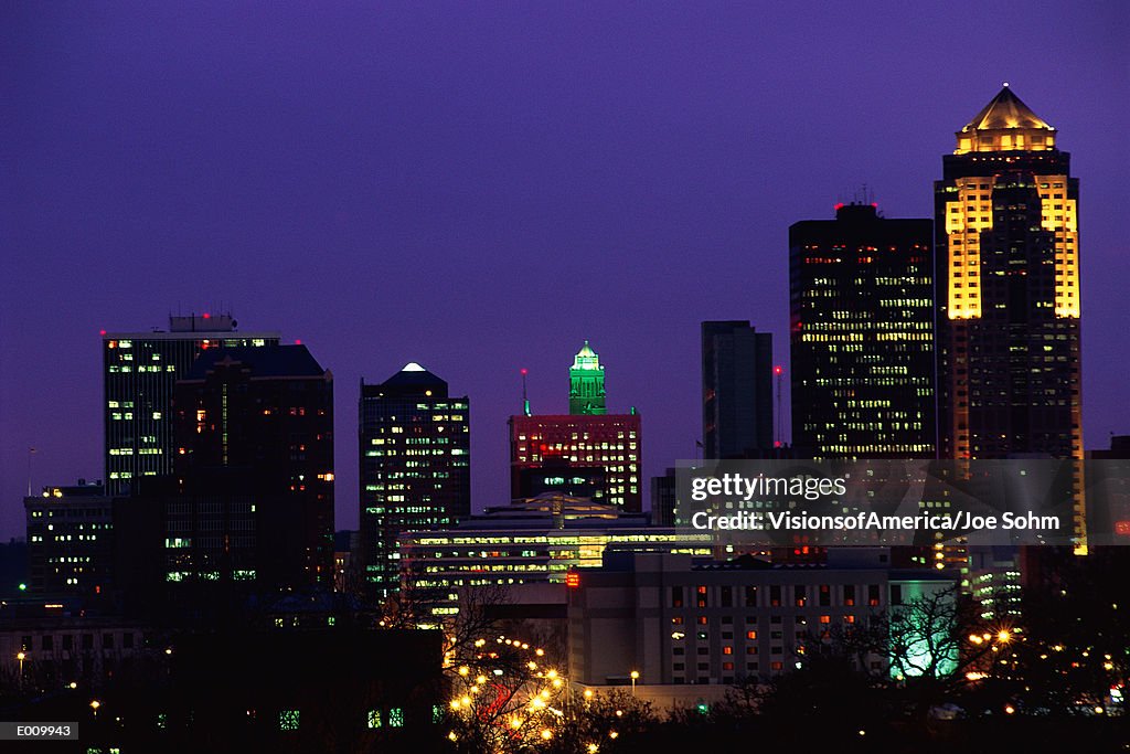 Des Moines skyline at night