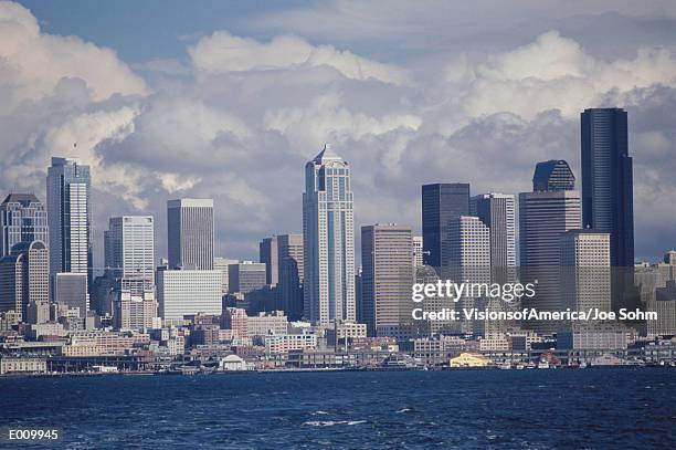 seattle skyline and puget sound - sound stock-fotos und bilder