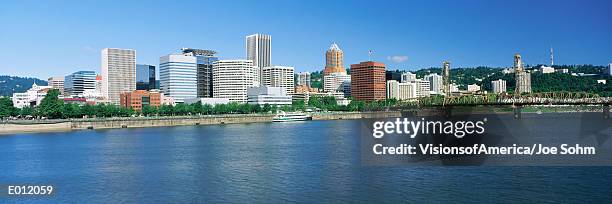 portland, oregon - willamette river stock pictures, royalty-free photos & images