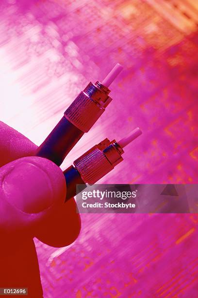 hand holding connectors - verbindungsstecker stock-fotos und bilder