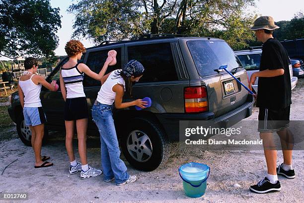 four teens washing a car - diane ストックフォトと画像