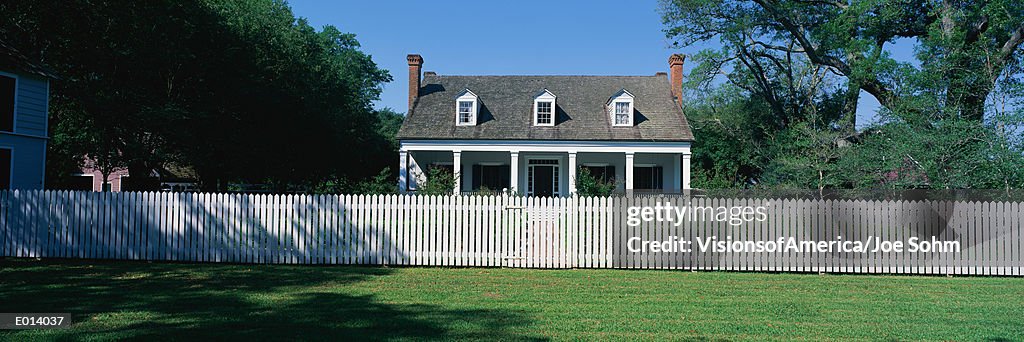 House With a White Picket Fence, Louisiana