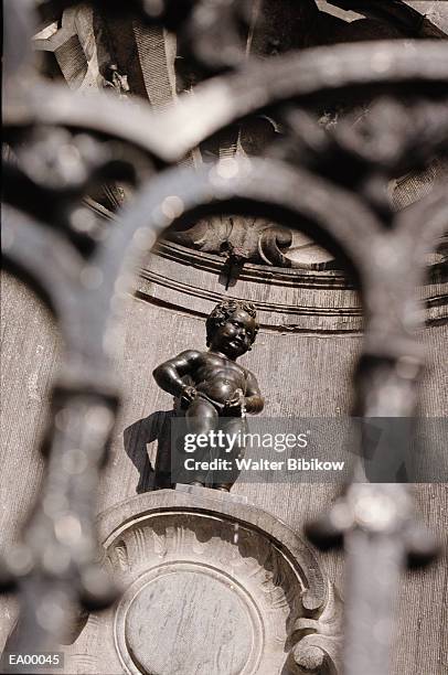 belgium, brussels, mannekin pis, close-up - mannekin pis foto e immagini stock