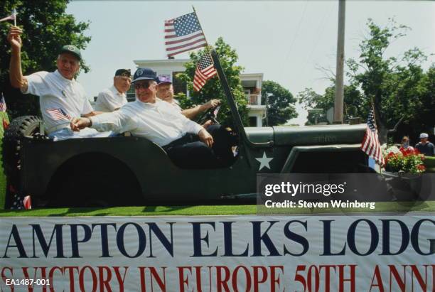 usa, new york, southampton, war veterans in fourth of july parade - us army parade stock pictures, royalty-free photos & images