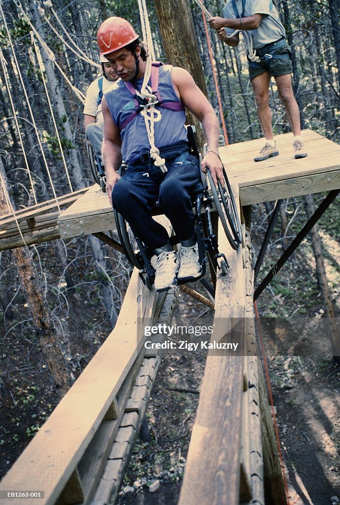Wheelchair Ropes Course Wheelchair Athlete Maneuvering High Ropes Course Stock-Foto - Getty Images
