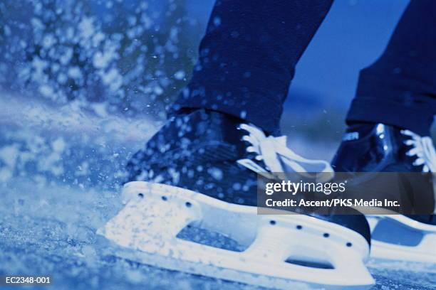 ice skater turning, close-up of skates - ice skating pair fotografías e imágenes de stock