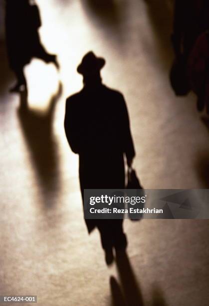 man in hat with briefcase, rear view, silhouette (b&w) - sombrero fedora fotografías e imágenes de stock