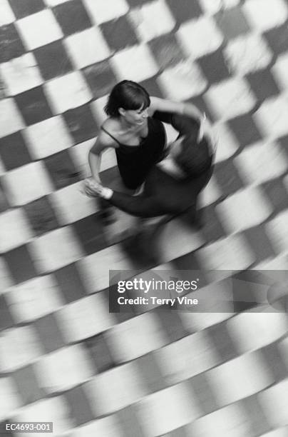 couple in evening attire dancing on checkered floor, overhead view(b&w - danse de salon photos et images de collection