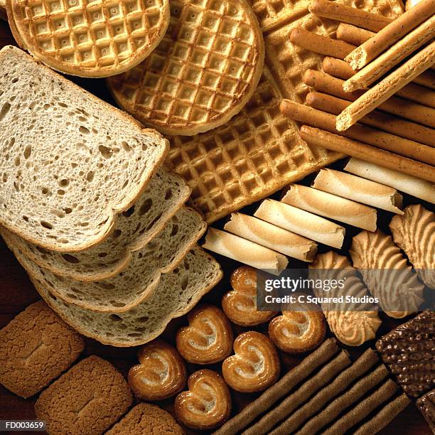 variety of breads - variety stockfoto's en -beelden