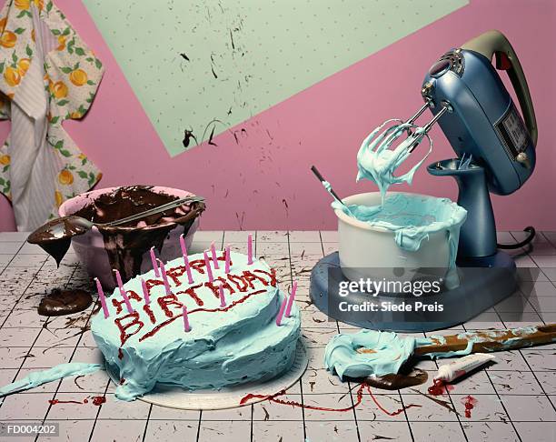 mixer and birthday cake - suprasensorial - fotografias e filmes do acervo