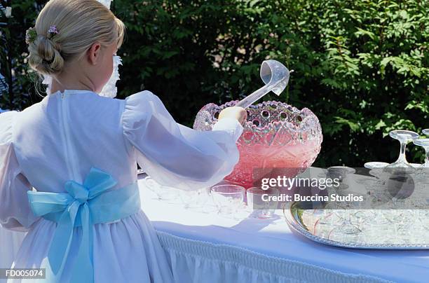 flower girl at punch bowl - coppa di punch foto e immagini stock