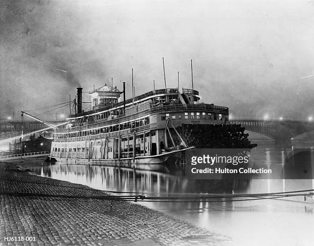 steamboat - 1925 fotografías e imágenes de stock