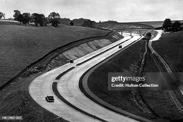 dual carriageway - 1930 1939 stockfoto's en -beelden