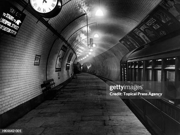 london underground - liverpool street bahnhof stock-fotos und bilder