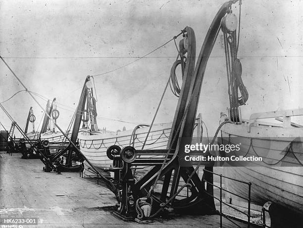 titanic lifeboats - barco salvavidas fotografías e imágenes de stock