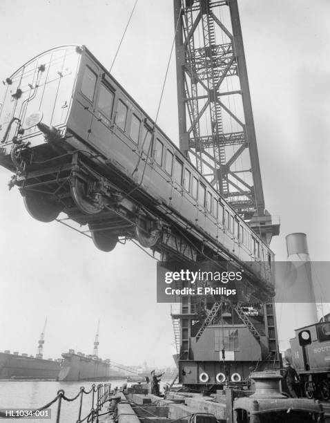 train transporting - hoisting stock pictures, royalty-free photos & images