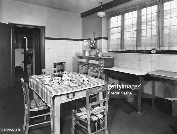 thirties kitchen - 1935 stock pictures, royalty-free photos & images