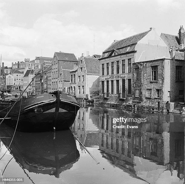 old ghent barge - belgium canal stockfoto's en -beelden