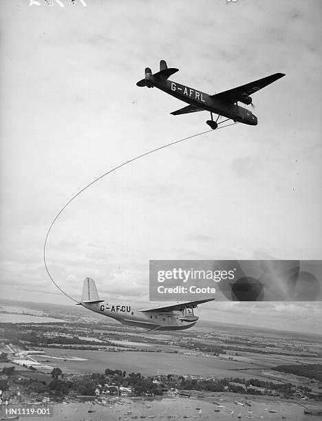 plane to plane - 1930 1939 stockfoto's en -beelden