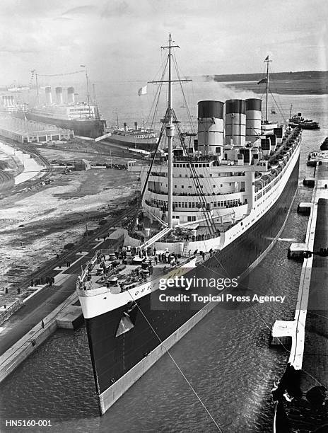 queen mary in dock - 1936 photos et images de collection