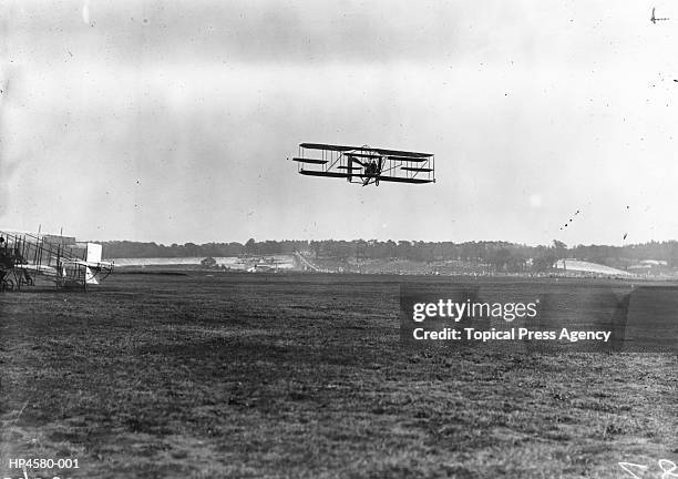 cody in flight - biplane stock pictures, royalty-free photos & images