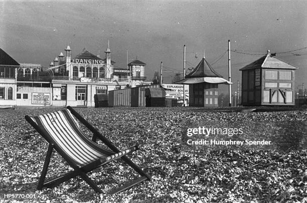 portsmouth beach - 1939 photos et images de collection