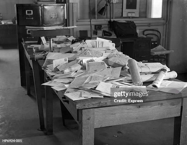 piles of post - 1938 photos et images de collection