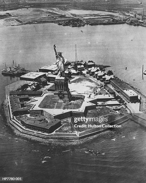 liberty island - 1930 stock pictures, royalty-free photos & images