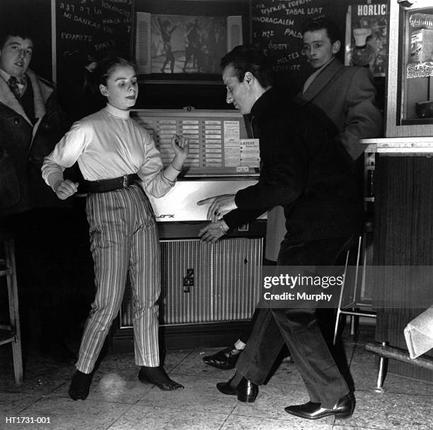 jukebox dancing - jukebox stock pictures, royalty-free photos & images