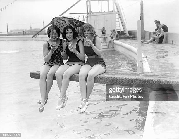 three little maids - 1920 1929 stock-fotos und bilder