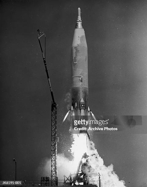atlas launch - cohete despegue fotografías e imágenes de stock