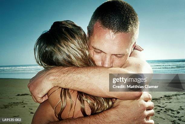 costa rica, dominical beach, couple embracing, close-up - reconciliation stock-fotos und bilder