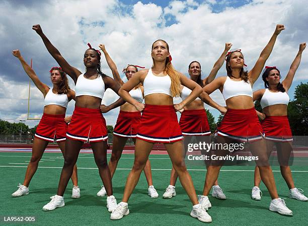 cheerleader squad striking pose - ragazza pon pon foto e immagini stock