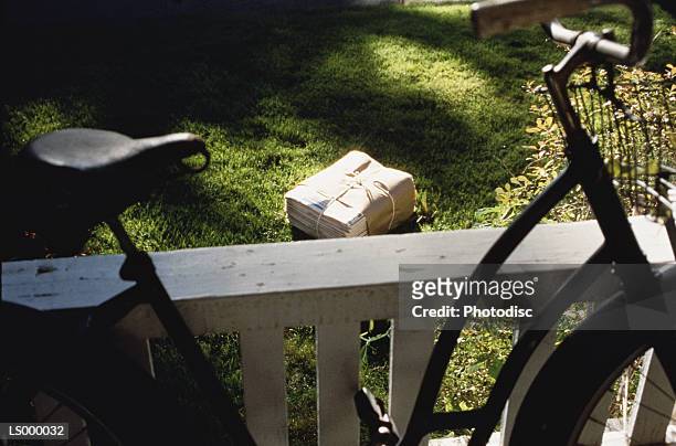 bike, bundle of newspapers, and yard - newspaper boy stockfoto's en -beelden