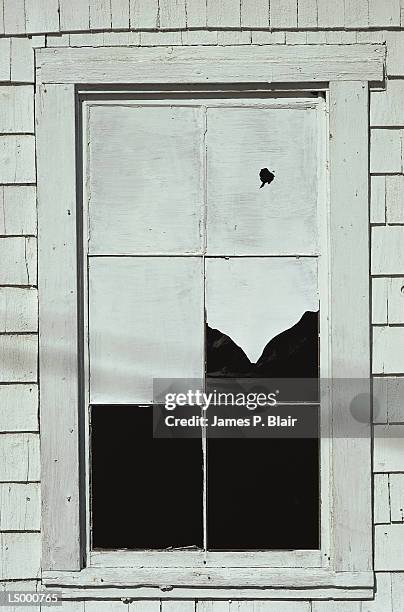 black and white window - revestimento exterior de parede imagens e fotografias de stock