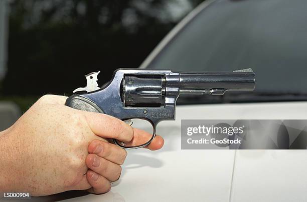 police revolver - five arrested in delhi after shootout between police and gang of car jackers stockfoto's en -beelden