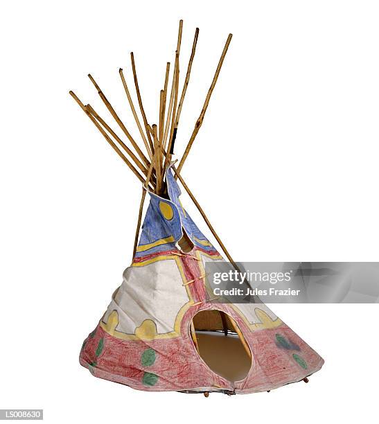 teepee - kampeertent stockfoto's en -beelden