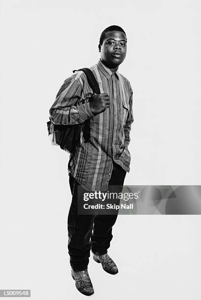man with backpack - peau de reptile photos et images de collection