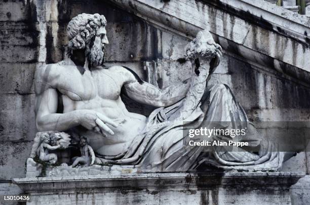 italy, latium, rome, statue of romulus (b&w) - classical mythology character stock-fotos und bilder