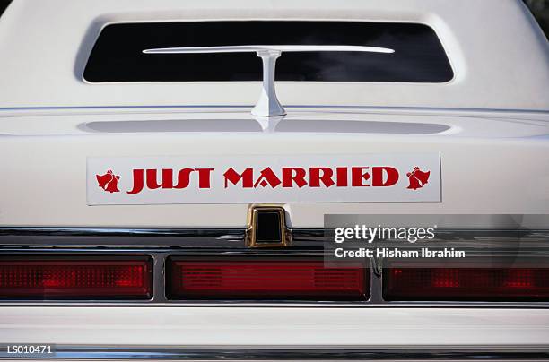 just married sign - just married car stock pictures, royalty-free photos & images